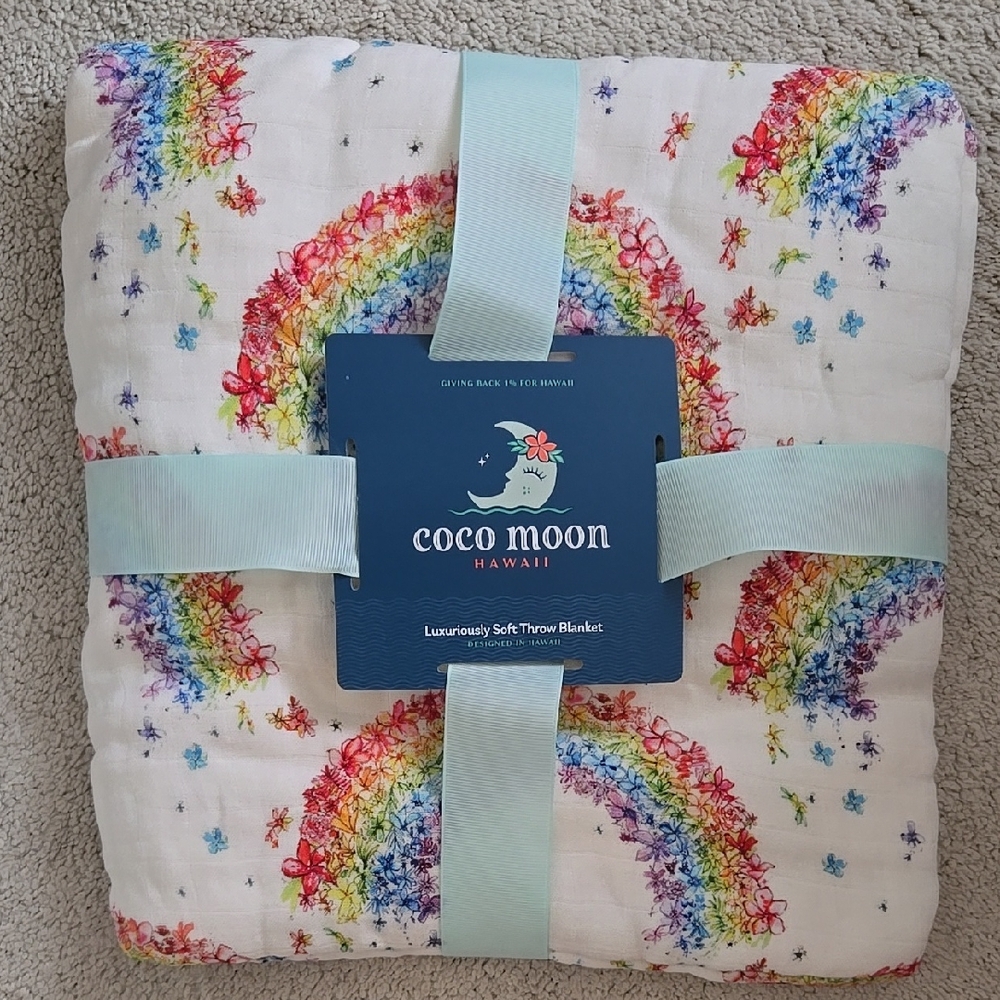 NWT Cocomoon Hawaii Goldfosh Kiss Rainbow Showers Throw Blanket
